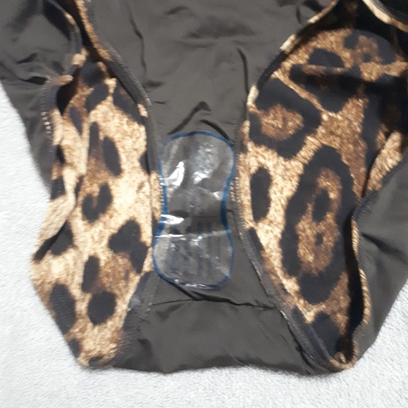 Ladies full piece leopard bathing suit. - Picture 5 of 13